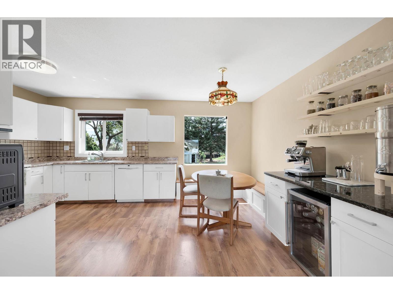 3576 Mountainview Place, Kamloops, British Columbia  V2B 7B4 - Photo 6 - 10372290