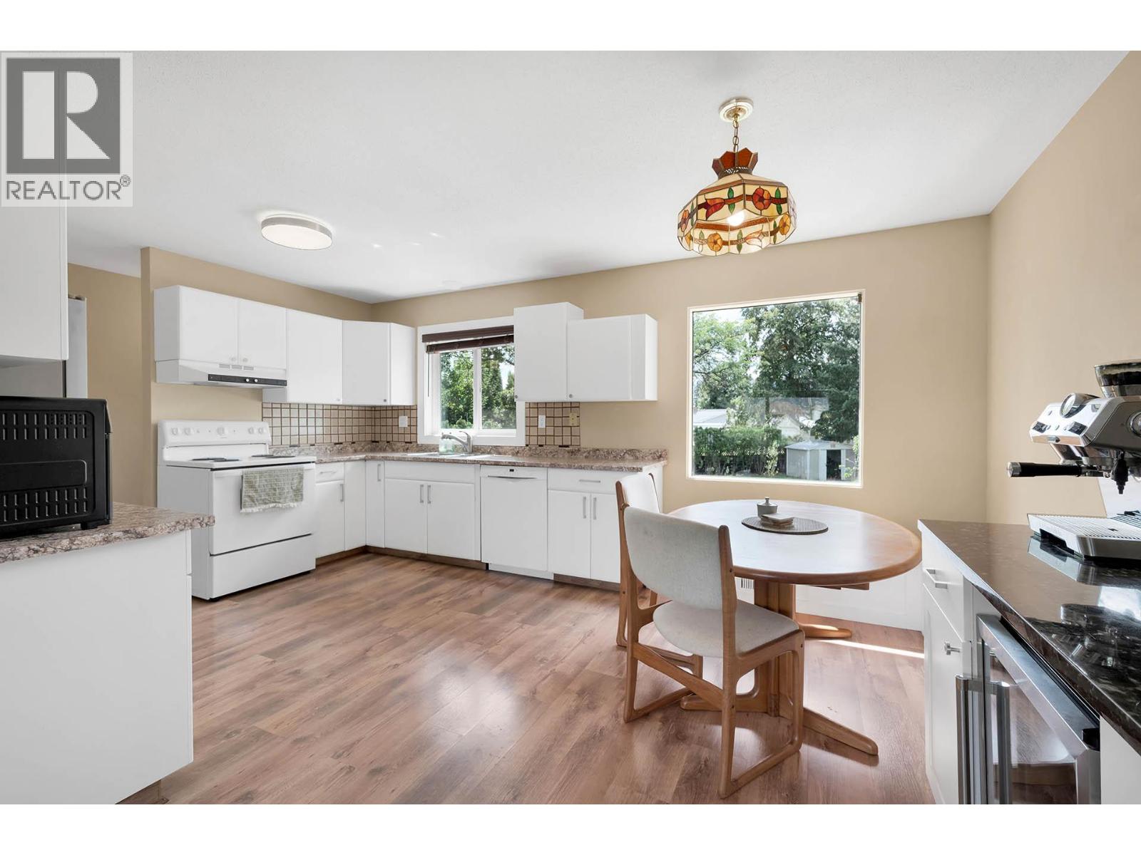 3576 Mountainview Place, Kamloops, British Columbia  V2B 7B4 - Photo 7 - 10372290