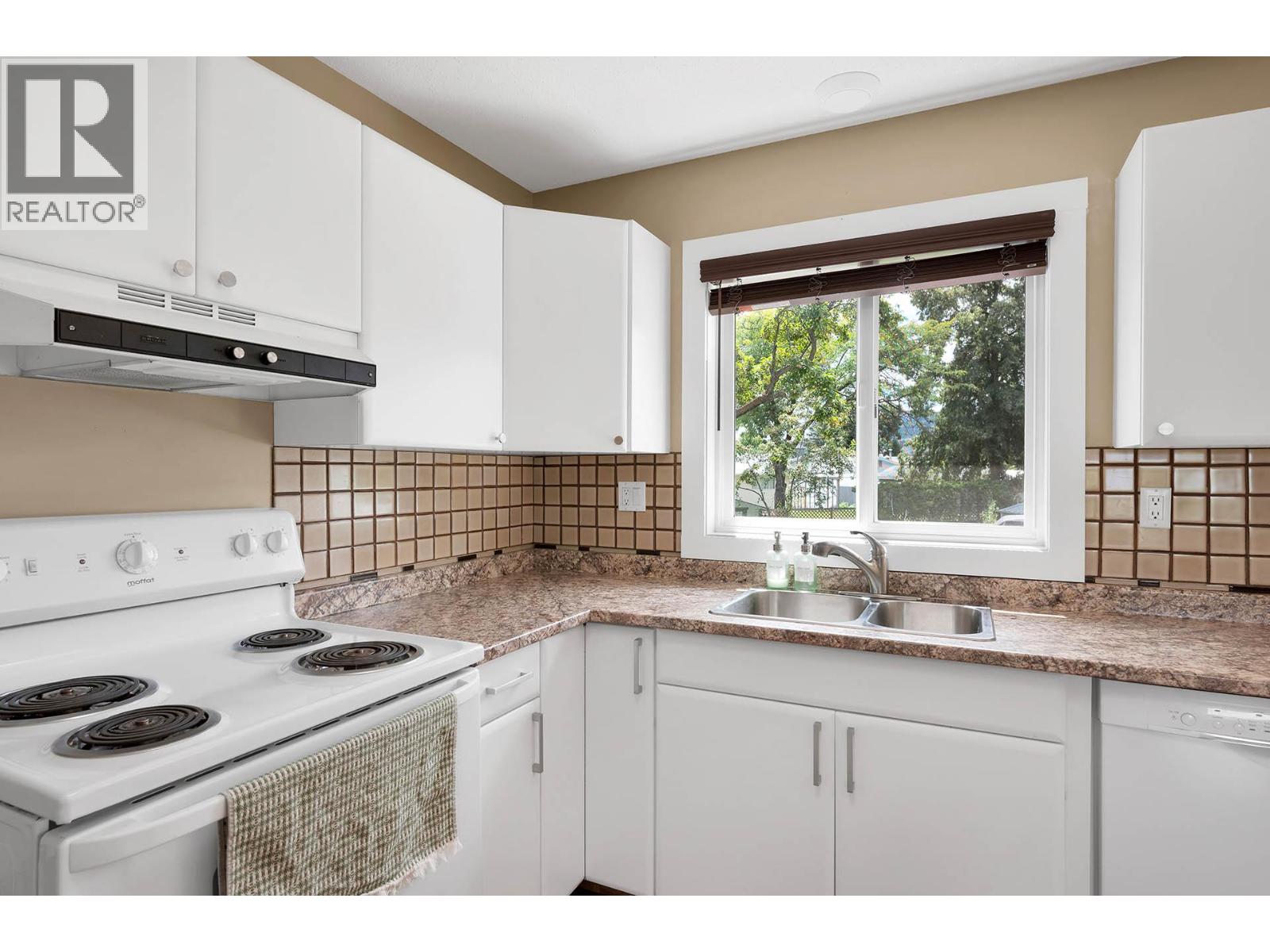 3576 Mountainview Place, Kamloops, British Columbia  V2B 7B4 - Photo 10 - 10372290