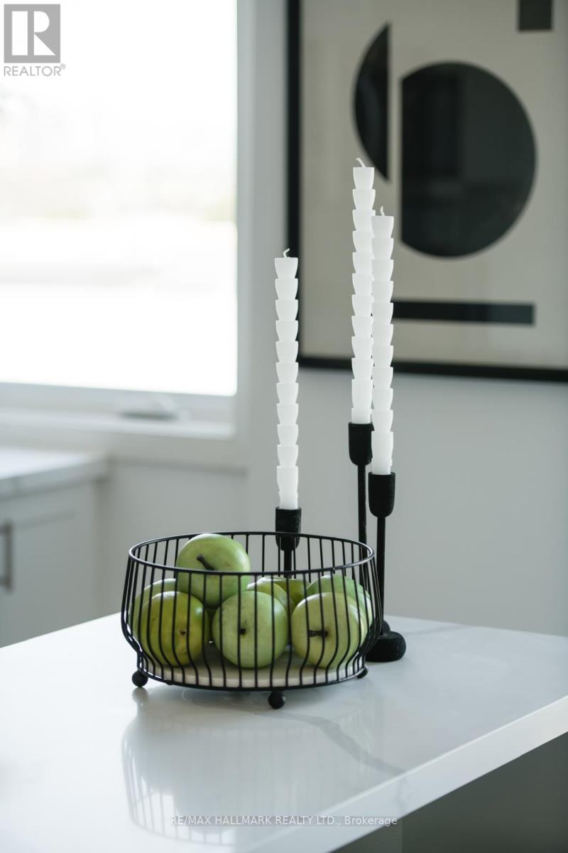 4 - 1459 O'connor Drive, Toronto, Ontario  M4B 2V5 - Photo 4 - E12677936