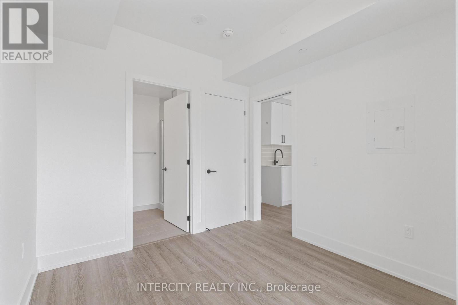 250 - 2075 King Road, King, Ontario  L7B 0R6 - Photo 11 - N12677948