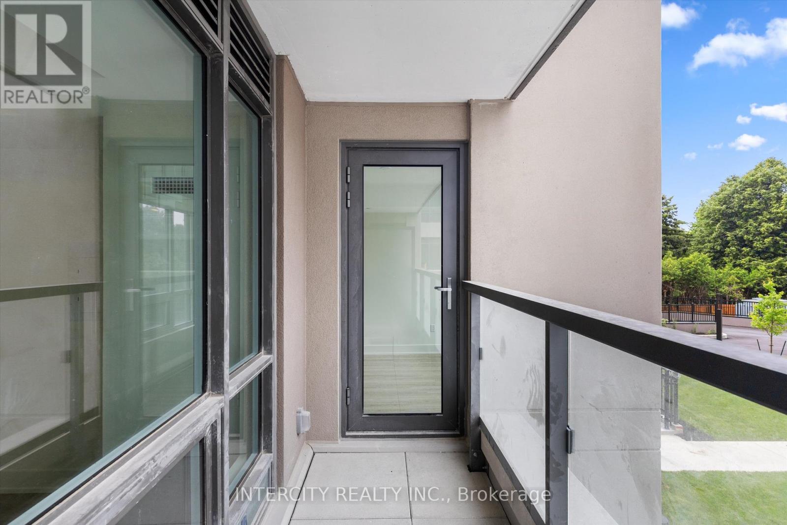 250 - 2075 King Road, King, Ontario  L7B 0R6 - Photo 13 - N12677948