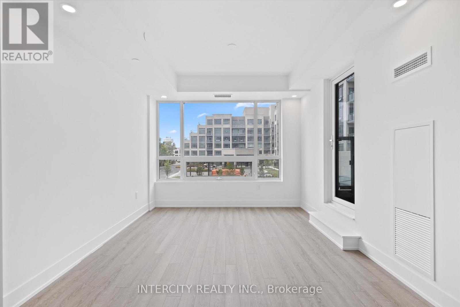 250 - 2075 King Road, King, Ontario  L7B 0R6 - Photo 2 - N12677948