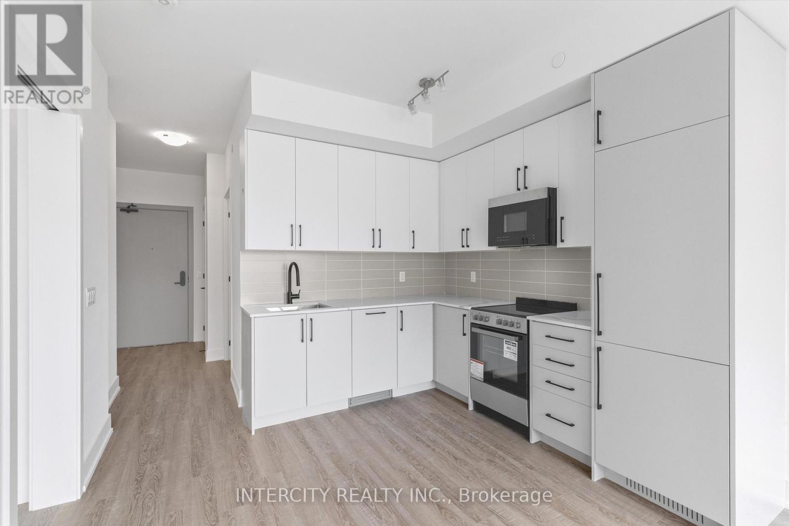 250 - 2075 King Road, King, Ontario  L7B 0R6 - Photo 3 - N12677948