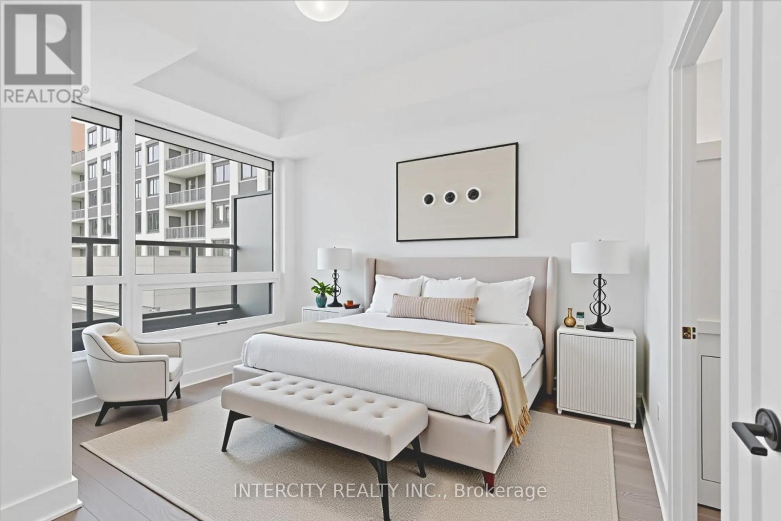 250 - 2075 King Road, King, Ontario  L7B 0R6 - Photo 8 - N12677948