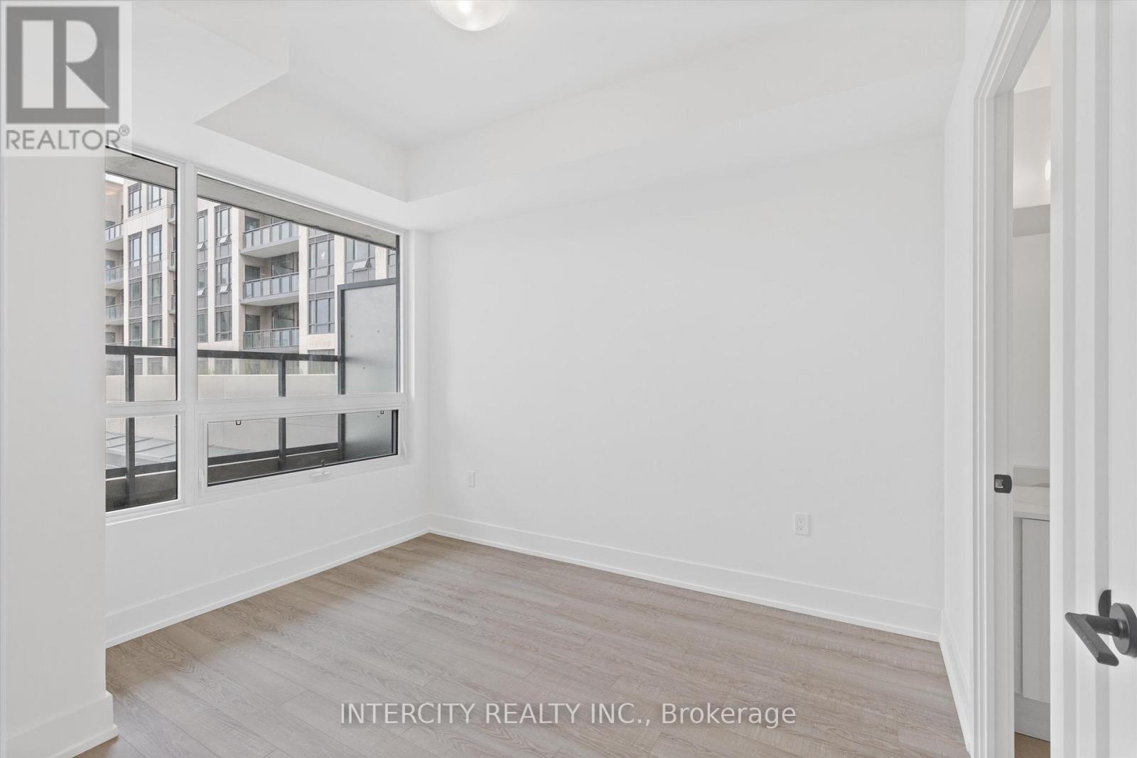 250 - 2075 King Road, King, Ontario  L7B 0R6 - Photo 9 - N12677948