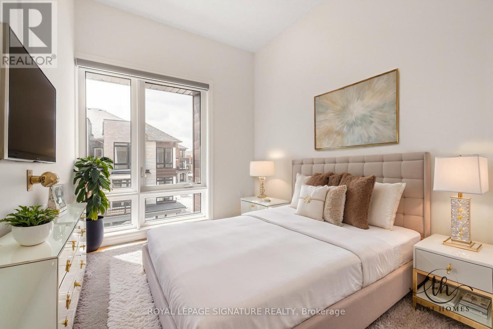 19 Gunton Street, Aurora, Ontario  L4G 4A9 - Photo 5 - N12677956