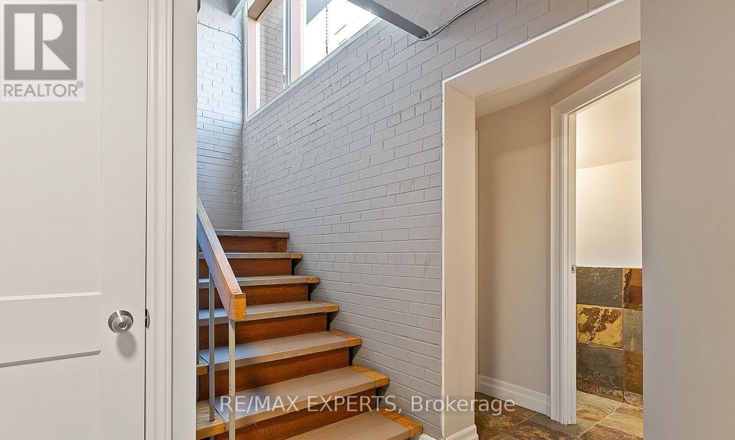 100 - 20 Stavebank Road, Mississauga, Ontario  L5G 2T4 - Photo 1 - W12677882