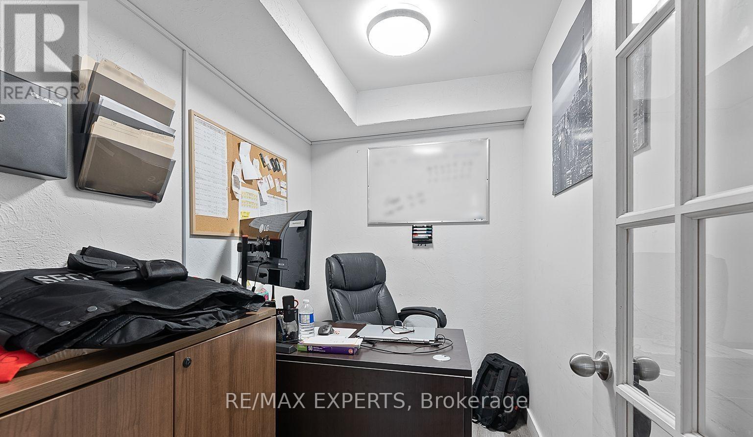 100 - 20 Stavebank Road, Mississauga, Ontario  L5G 2T4 - Photo 10 - W12677882