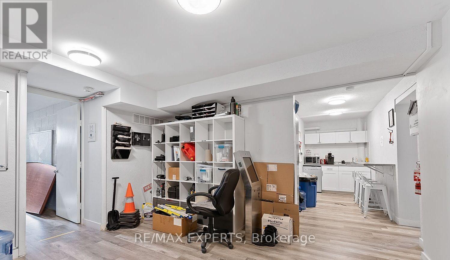 100 - 20 Stavebank Road, Mississauga, Ontario  L5G 2T4 - Photo 14 - W12677882