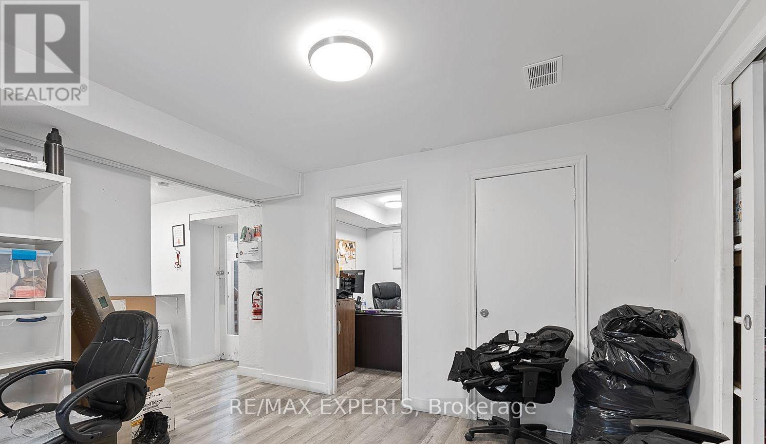 100 - 20 Stavebank Road, Mississauga, Ontario  L5G 2T4 - Photo 16 - W12677882