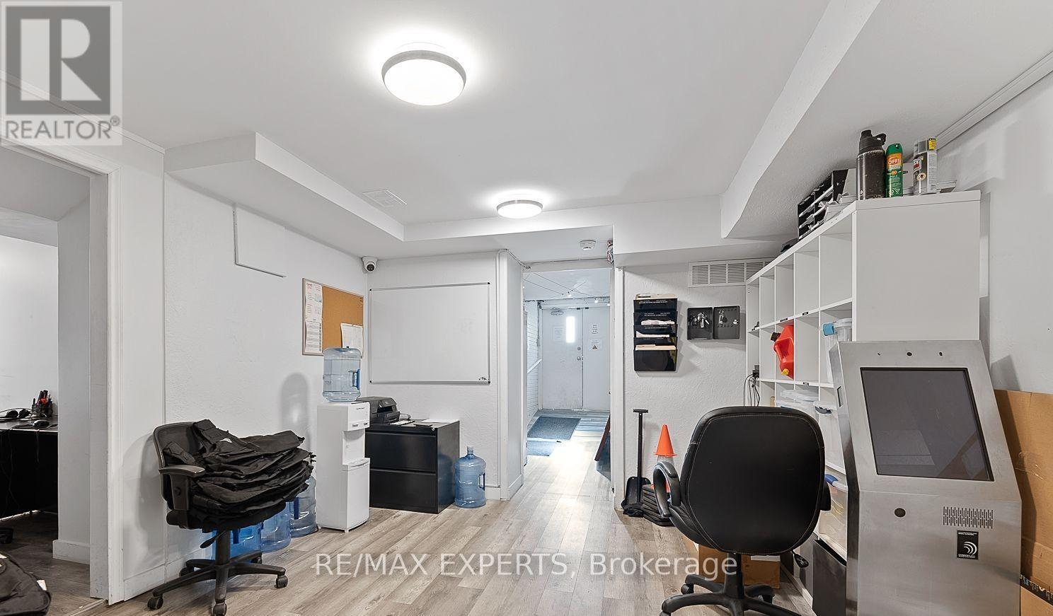 100 - 20 Stavebank Road, Mississauga, Ontario  L5G 2T4 - Photo 17 - W12677882