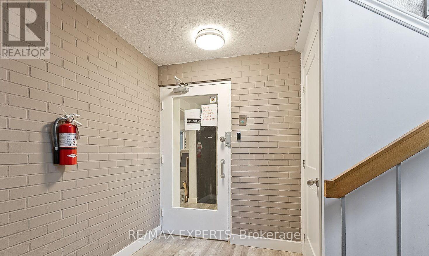 100 - 20 Stavebank Road, Mississauga, Ontario  L5G 2T4 - Photo 2 - W12677882