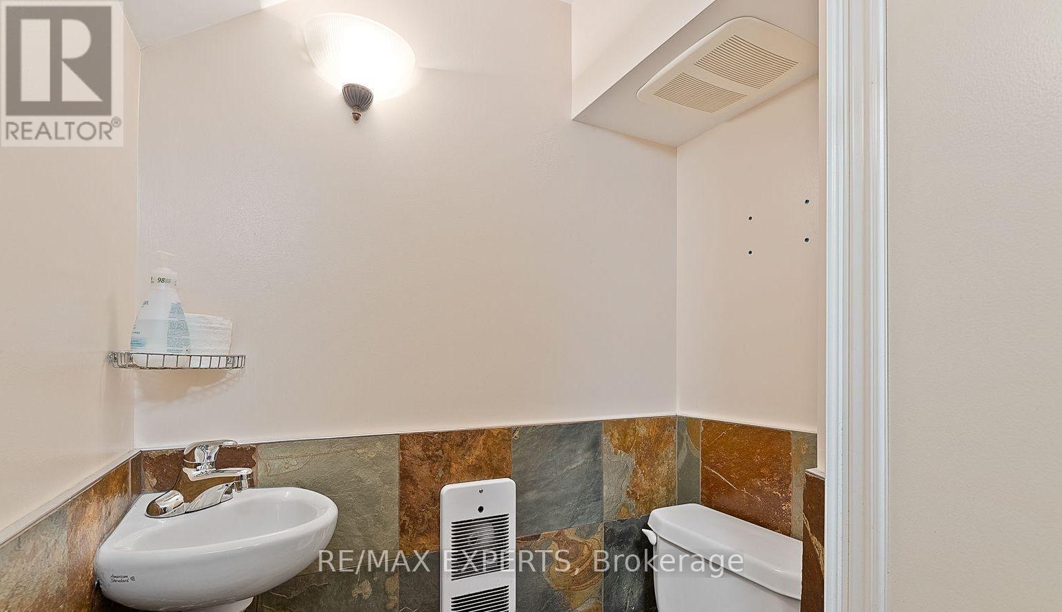 100 - 20 Stavebank Road, Mississauga, Ontario  L5G 2T4 - Photo 3 - W12677882