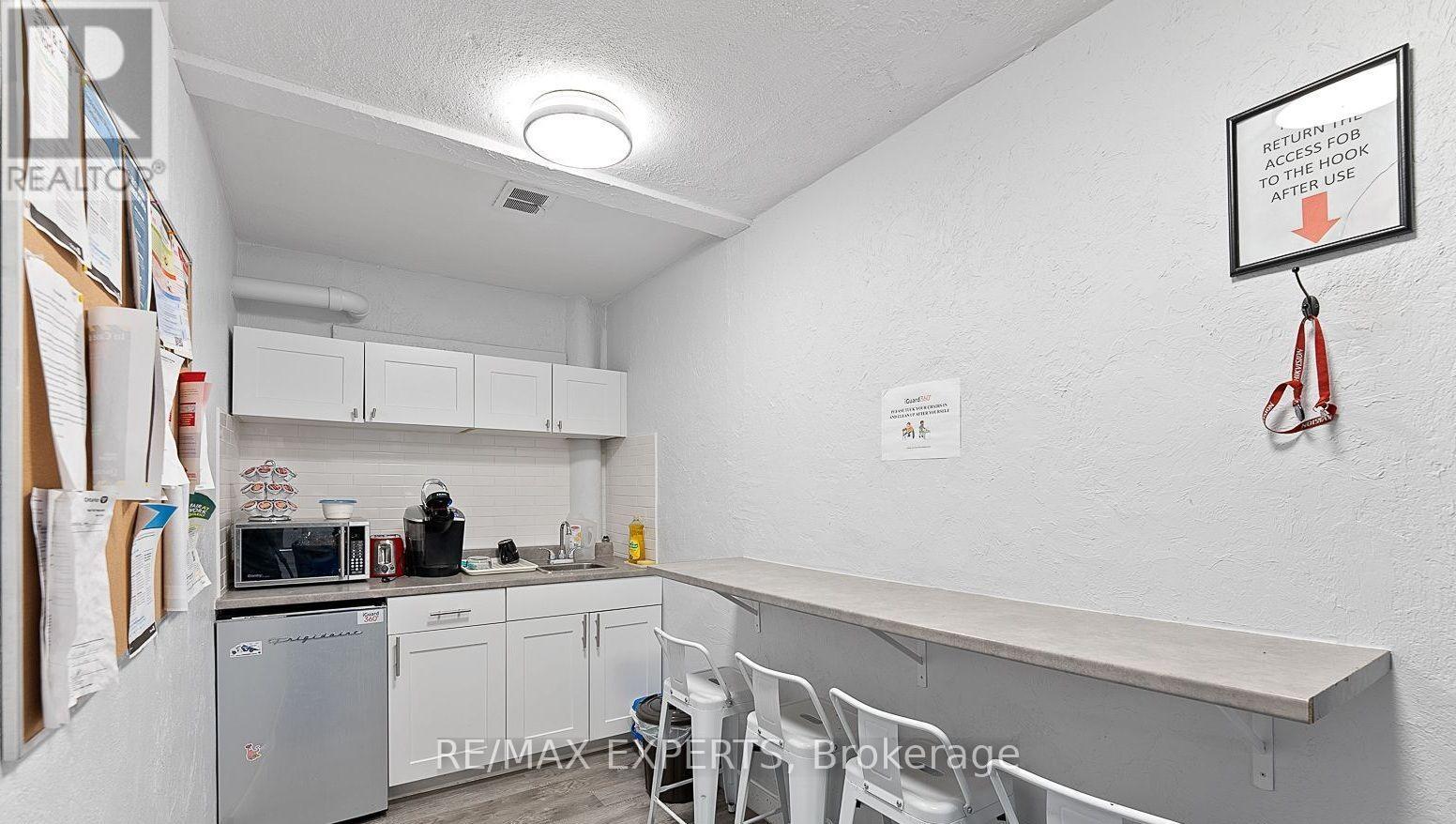 100 - 20 Stavebank Road, Mississauga, Ontario  L5G 2T4 - Photo 6 - W12677882