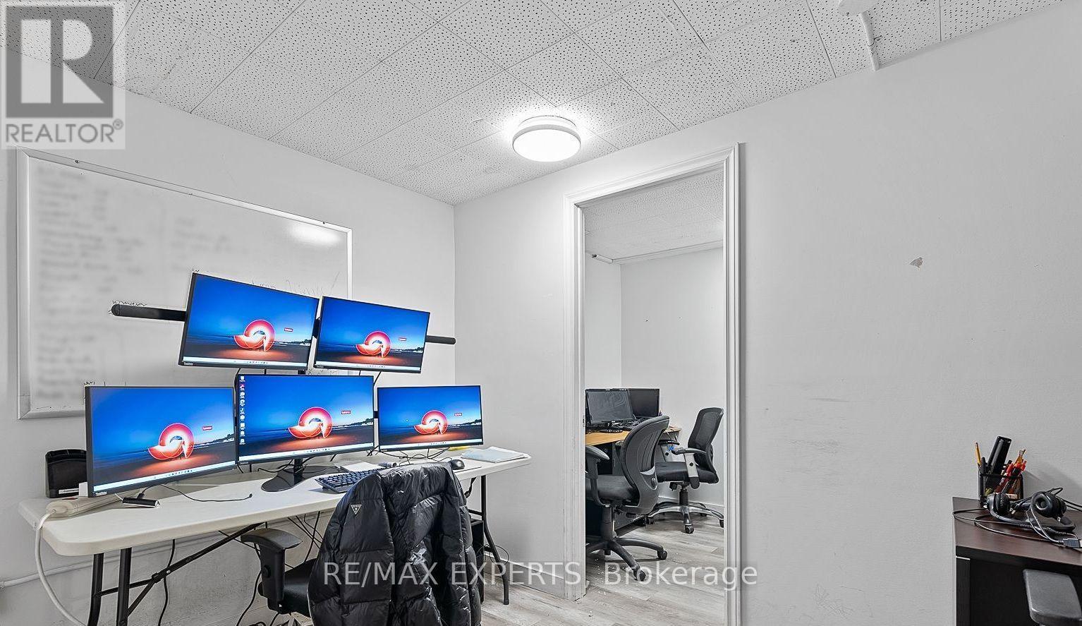 100 - 20 Stavebank Road, Mississauga, Ontario  L5G 2T4 - Photo 8 - W12677882