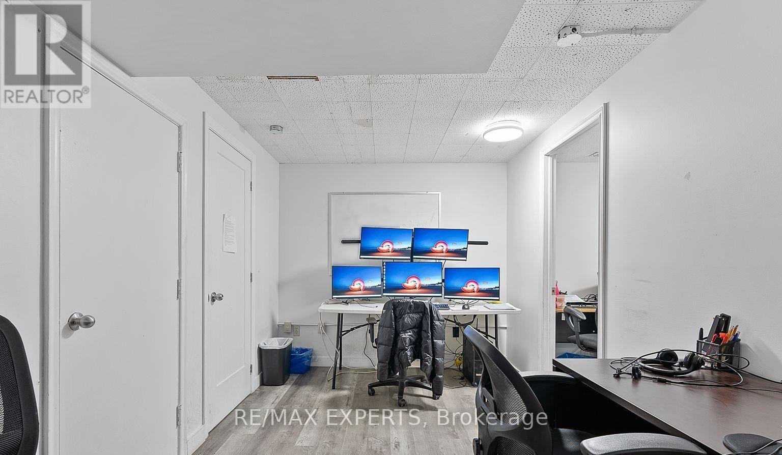 100 - 20 Stavebank Road, Mississauga, Ontario  L5G 2T4 - Photo 9 - W12677882