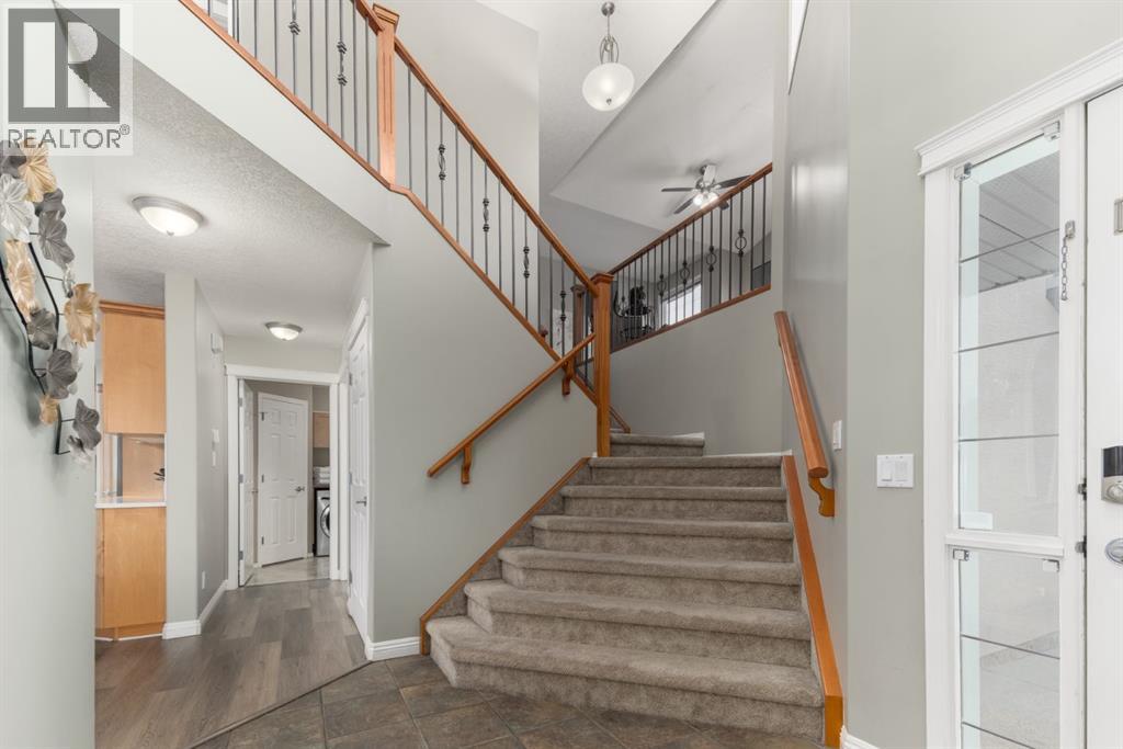 38 Simcoe Crescent Sw, Calgary, Alberta  T3H 4K6 - Photo 5 - A2265209