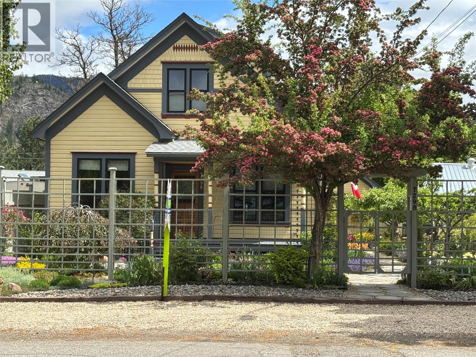 7298 18TH Street, Grand Forks, British Columbia