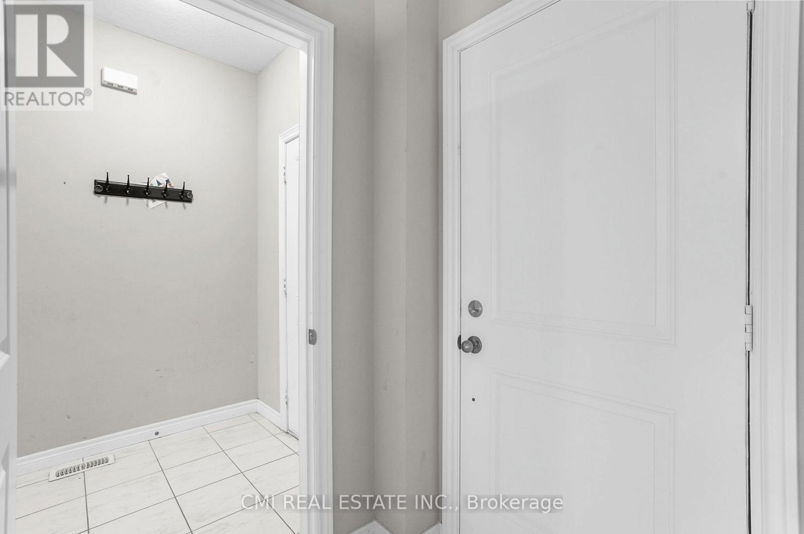 32 Alayche Trail, Welland, Ontario  L3C 0J7 - Photo 5 - X12677828