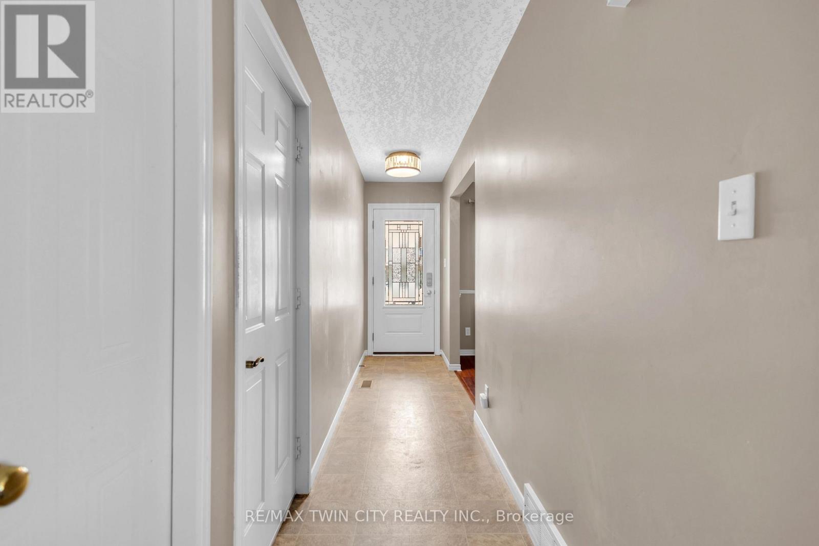 28 Ridgeway Crescent, Kitchener, Ontario  N2E 3M3 - Photo 3 - X12677856