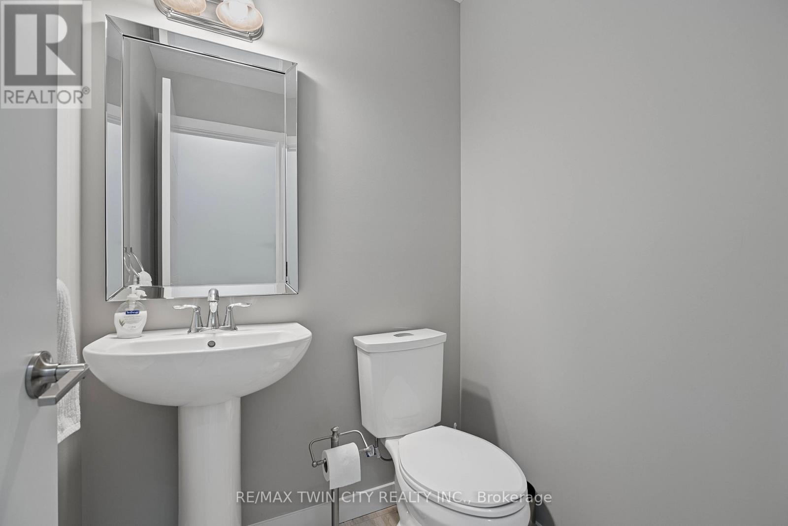 939 Robert Ferrie Drive, Kitchener, Ontario  N2R 1P2 - Photo 11 - X12677930