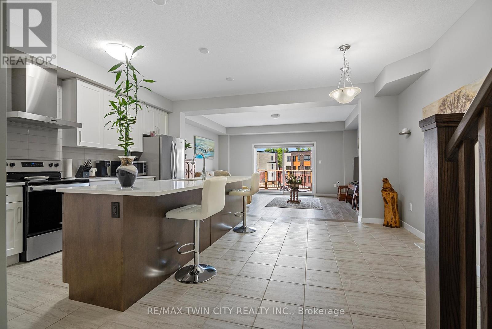 939 Robert Ferrie Drive, Kitchener, Ontario  N2R 1P2 - Photo 12 - X12677930