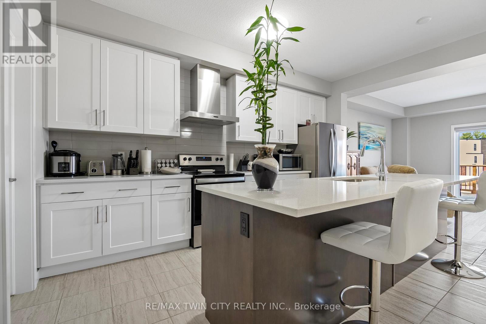 939 Robert Ferrie Drive, Kitchener, Ontario  N2R 1P2 - Photo 13 - X12677930