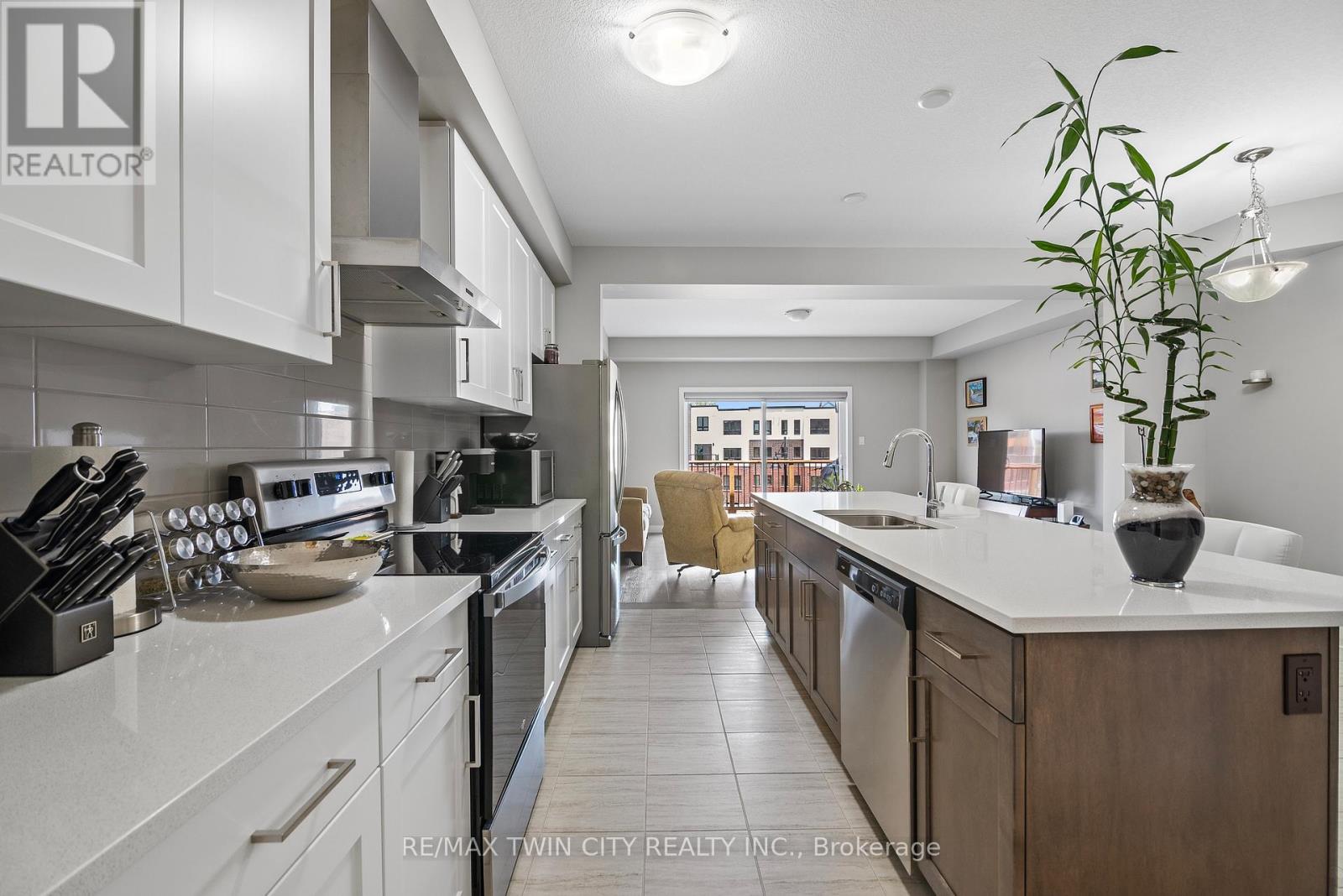 939 Robert Ferrie Drive, Kitchener, Ontario  N2R 1P2 - Photo 14 - X12677930