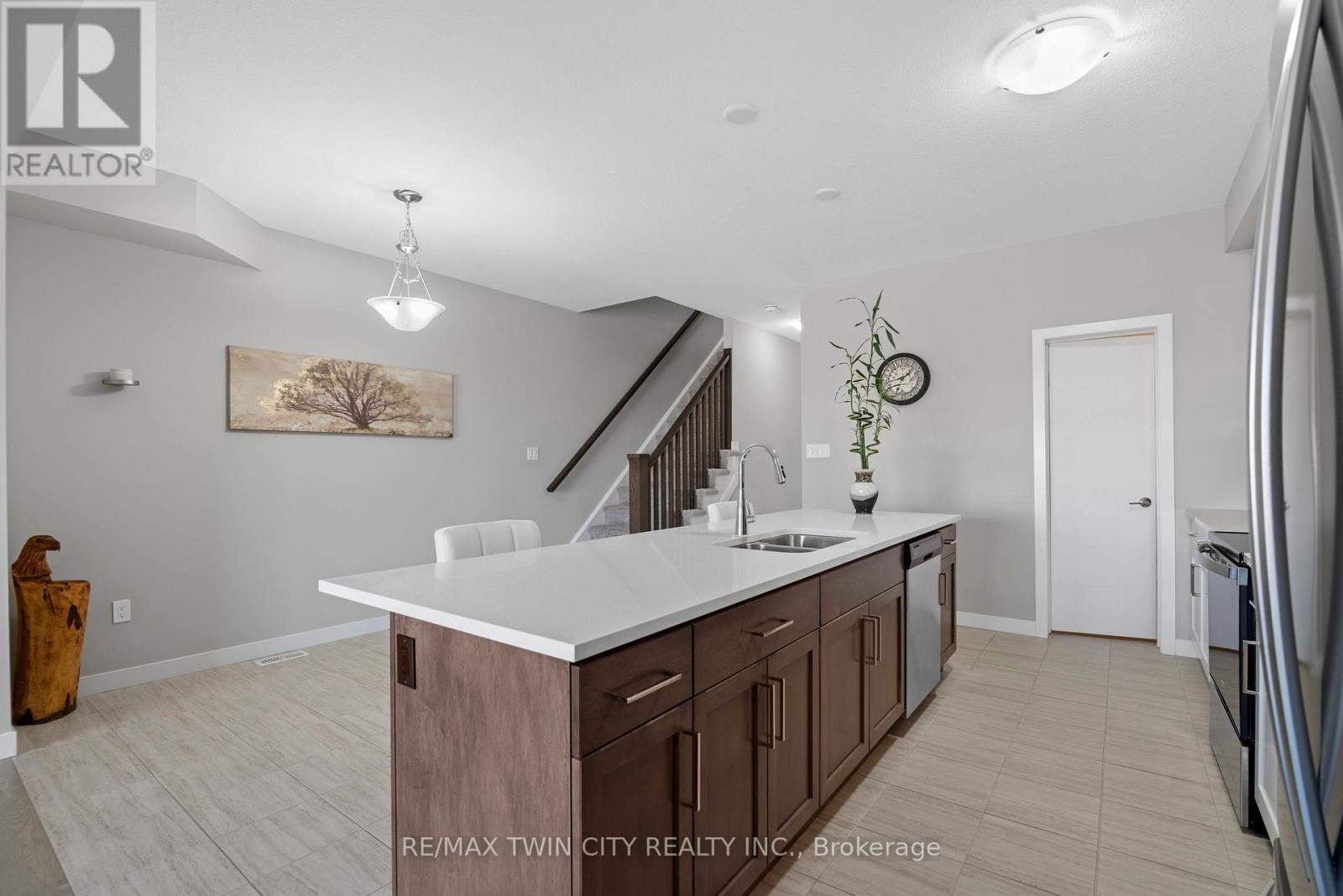 939 Robert Ferrie Drive, Kitchener, Ontario  N2R 1P2 - Photo 16 - X12677930