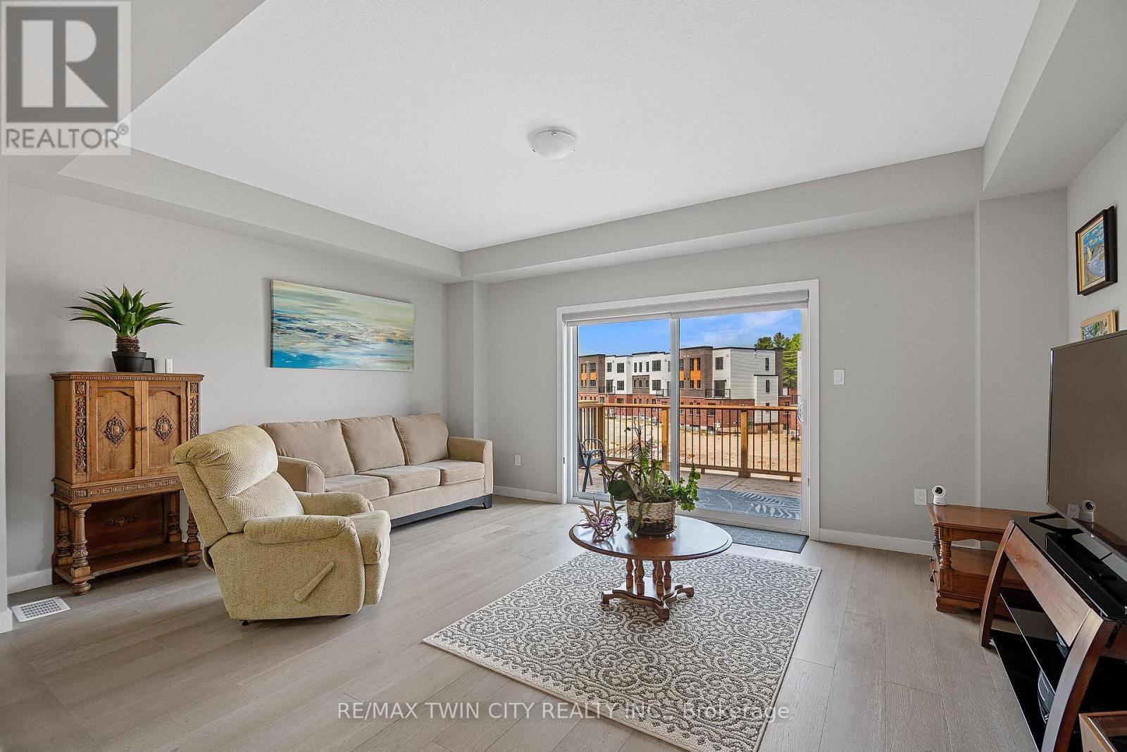 939 Robert Ferrie Drive, Kitchener, Ontario  N2R 1P2 - Photo 17 - X12677930