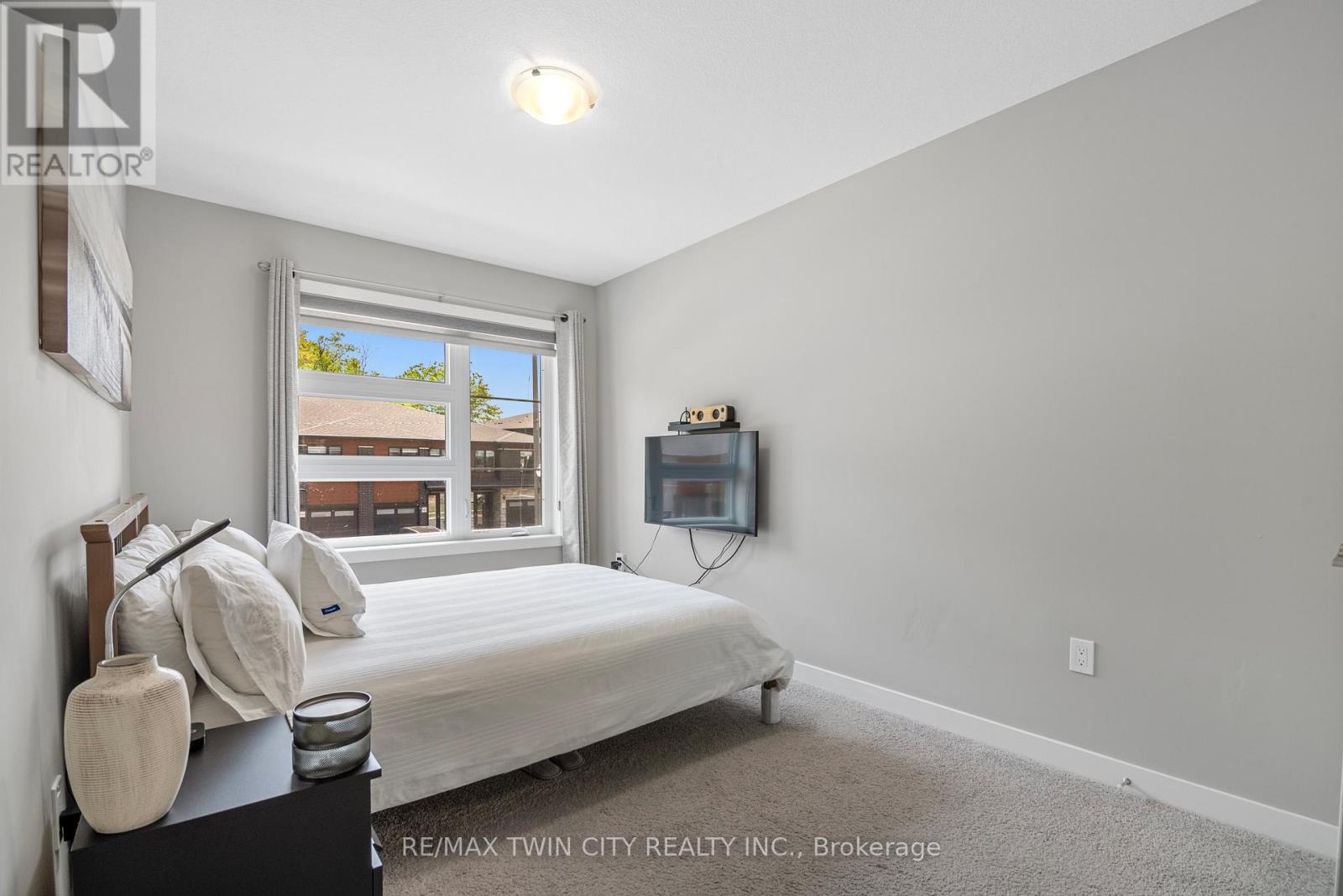 939 Robert Ferrie Drive, Kitchener, Ontario  N2R 1P2 - Photo 22 - X12677930