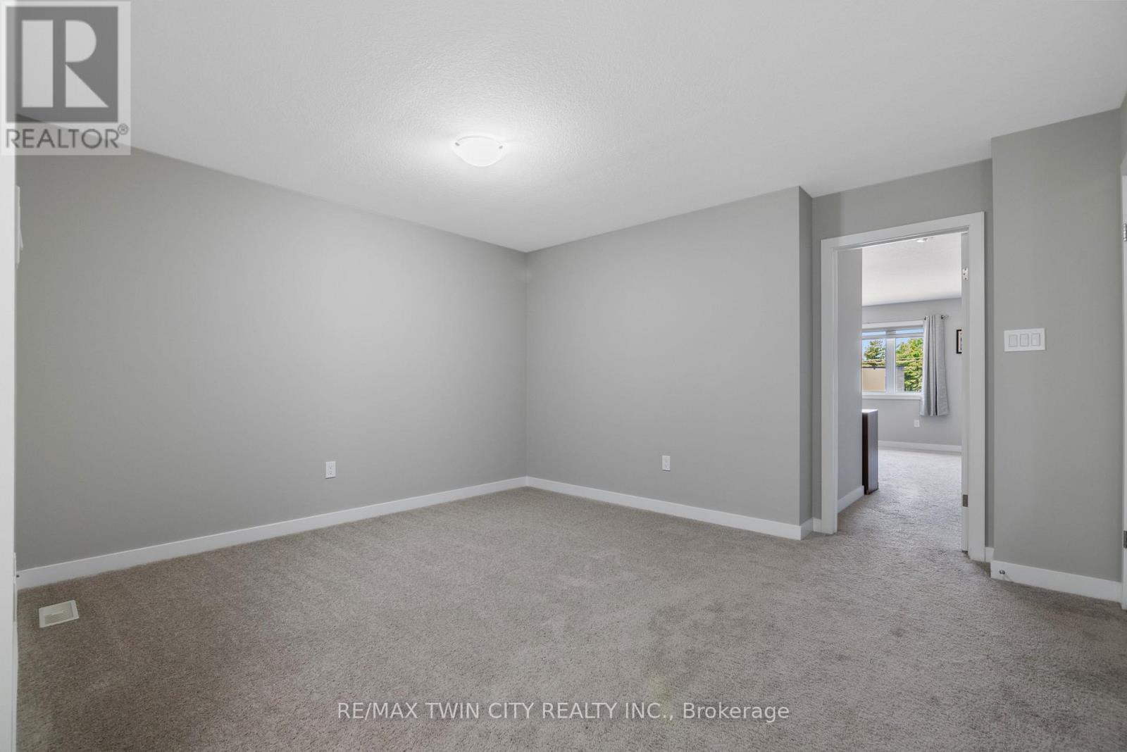 939 Robert Ferrie Drive, Kitchener, Ontario  N2R 1P2 - Photo 25 - X12677930