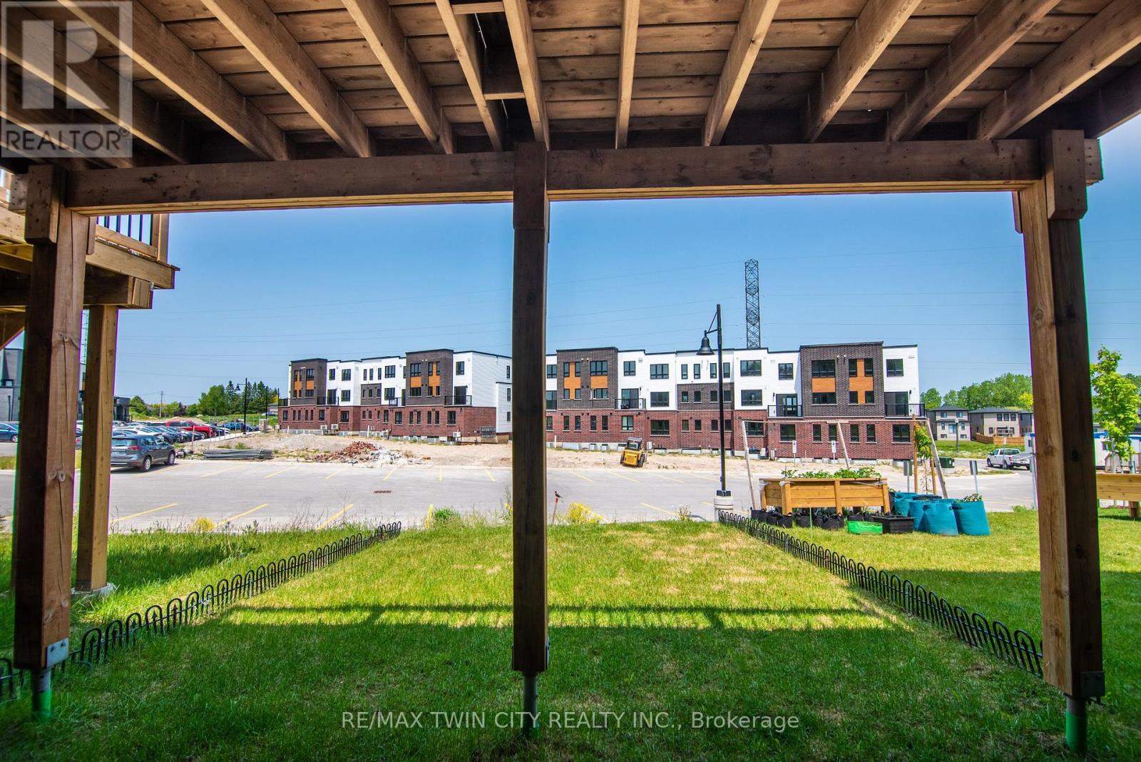 939 Robert Ferrie Drive, Kitchener, Ontario  N2R 1P2 - Photo 34 - X12677930