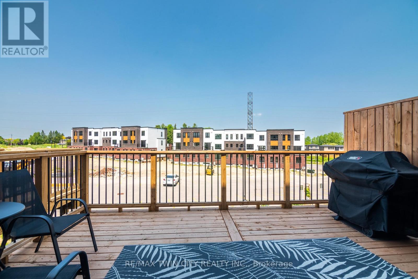 939 Robert Ferrie Drive, Kitchener, Ontario  N2R 1P2 - Photo 5 - X12677930