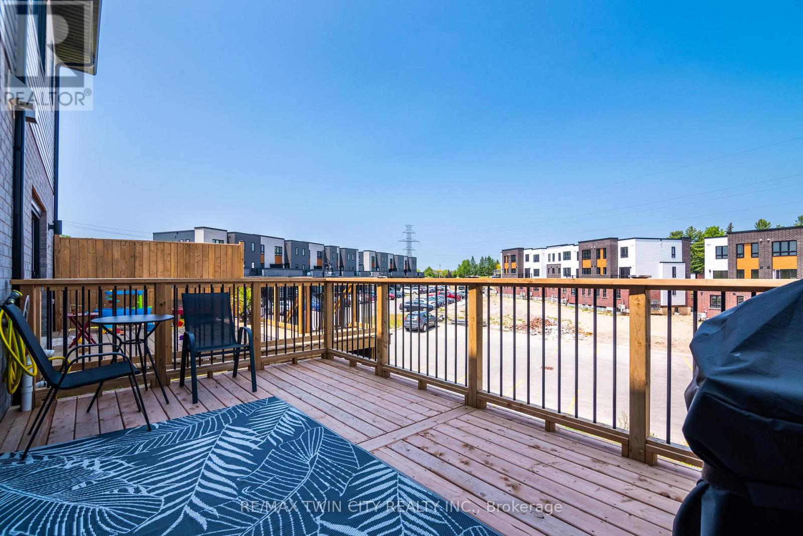 939 Robert Ferrie Drive, Kitchener, Ontario  N2R 1P2 - Photo 6 - X12677930