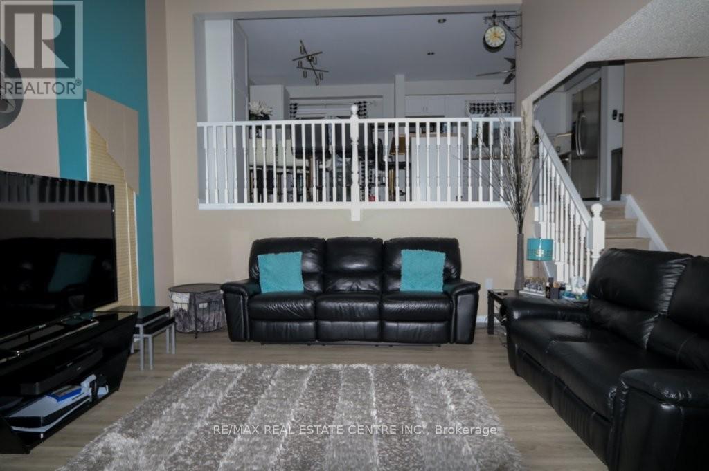 15 Gees Way, Cambridge, Ontario  N3C 4M5 - Photo 2 - X12678014