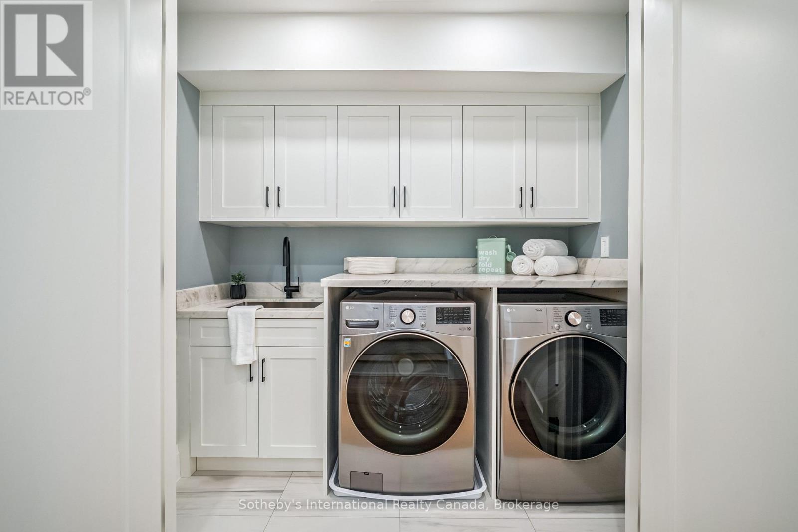 249 Rebecca Street, Oakville, Ontario  L6K 2W4 - Photo 24 - W12678100