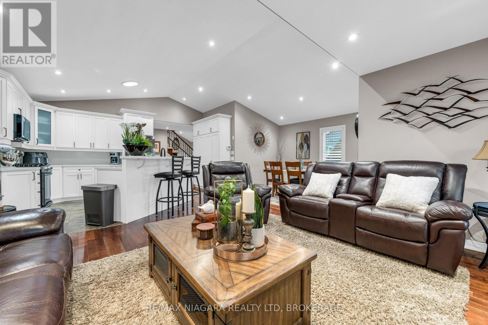 30 Ball Avenue E, St. Catharines, Ontario  L2T 1B5 - Photo 12 - X12678086