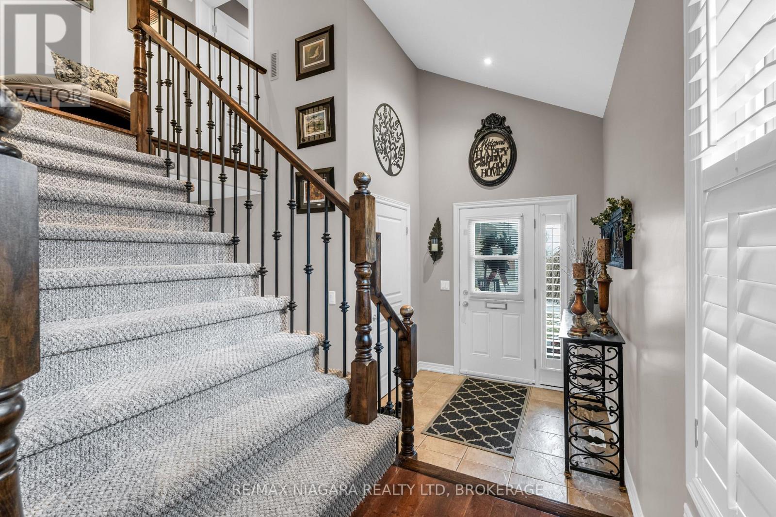 30 Ball Avenue E, St. Catharines, Ontario  L2T 1B5 - Photo 3 - X12678086