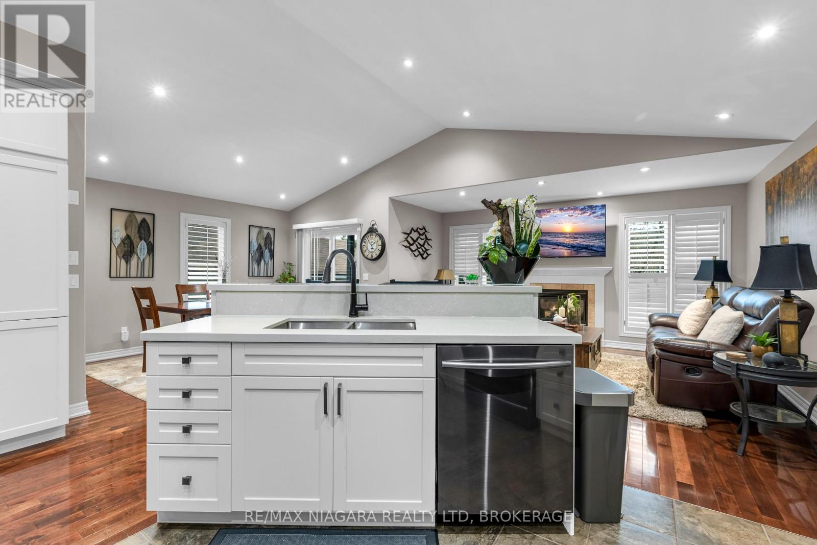 30 Ball Avenue E, St. Catharines, Ontario  L2T 1B5 - Photo 8 - X12678086