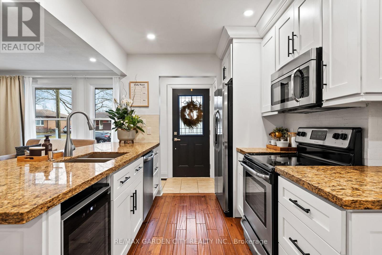 60 Brunswick Street, St. Catharines, Ontario  L2S 3A2 - Photo 10 - X12678186