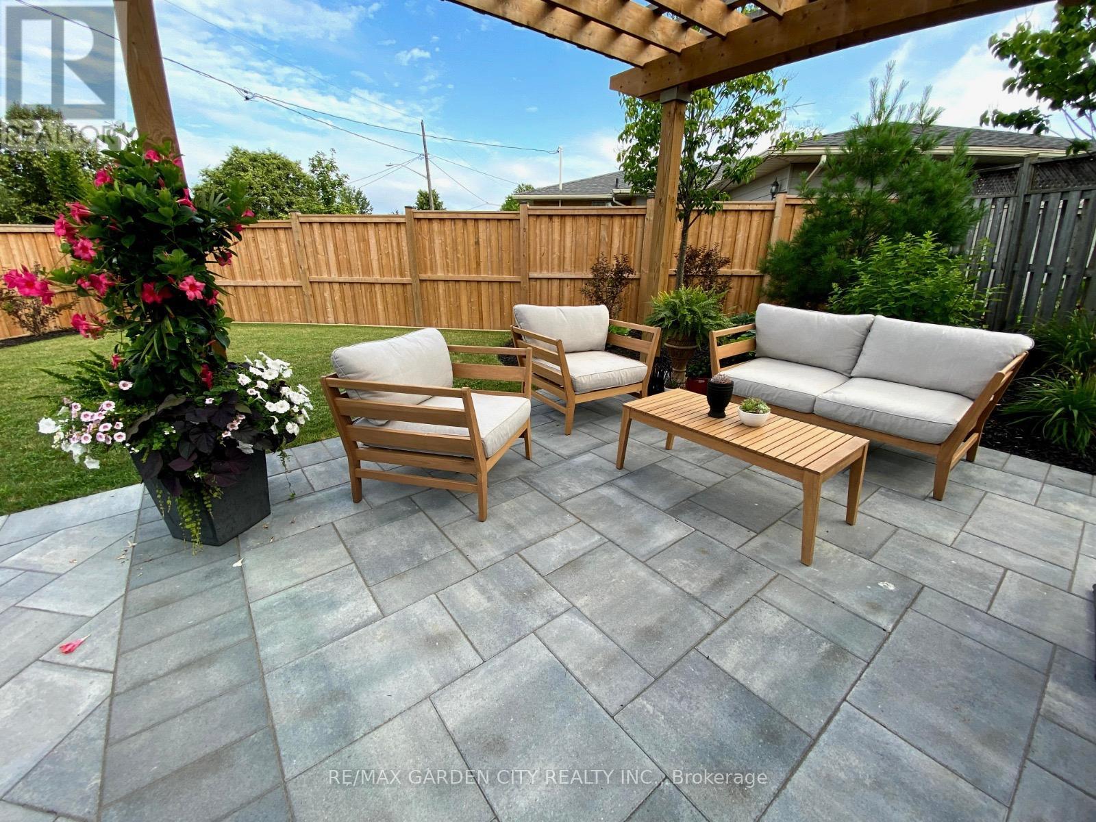 60 Brunswick Street, St. Catharines, Ontario  L2S 3A2 - Photo 6 - X12678186