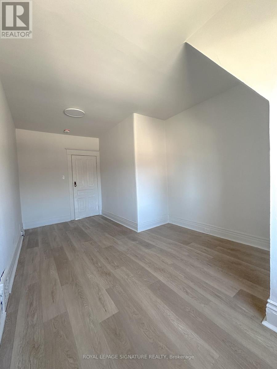 Upper - 118 Greenlaw Avenue, Toronto, Ontario  M6H 3V5 - Photo 5 - W12677192