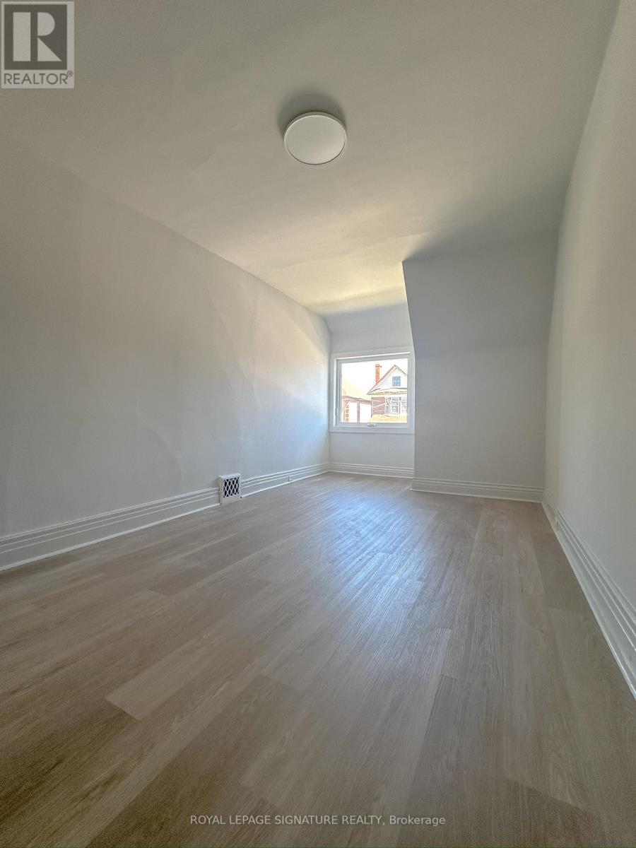 Upper - 118 Greenlaw Avenue, Toronto, Ontario  M6H 3V5 - Photo 6 - W12677192