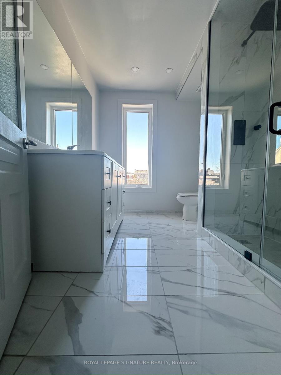 Upper - 118 Greenlaw Avenue, Toronto, Ontario  M6H 3V5 - Photo 9 - W12677192