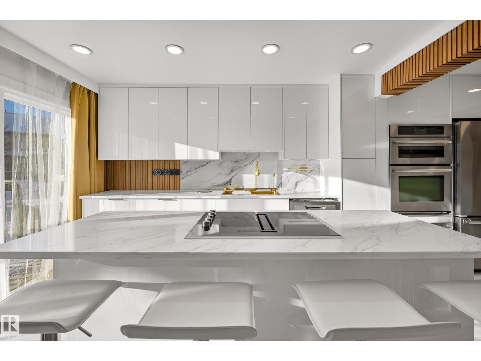 11a Meadowlark Vg Nw, Edmonton, Alberta  T4R 5X3 - Photo 1 - E4469439