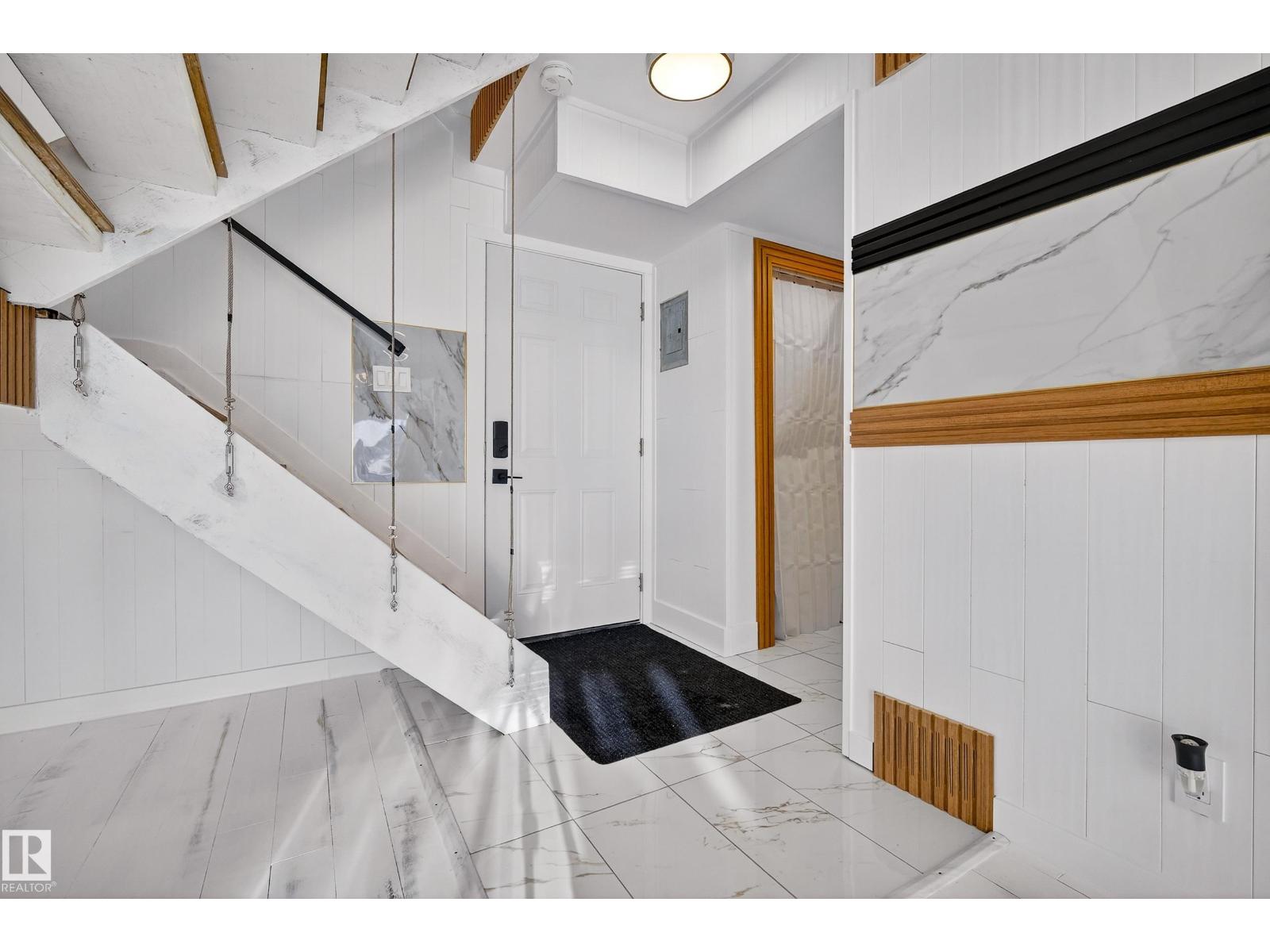 11a Meadowlark Vg Nw, Edmonton, Alberta  T4R 5X3 - Photo 3 - E4469439