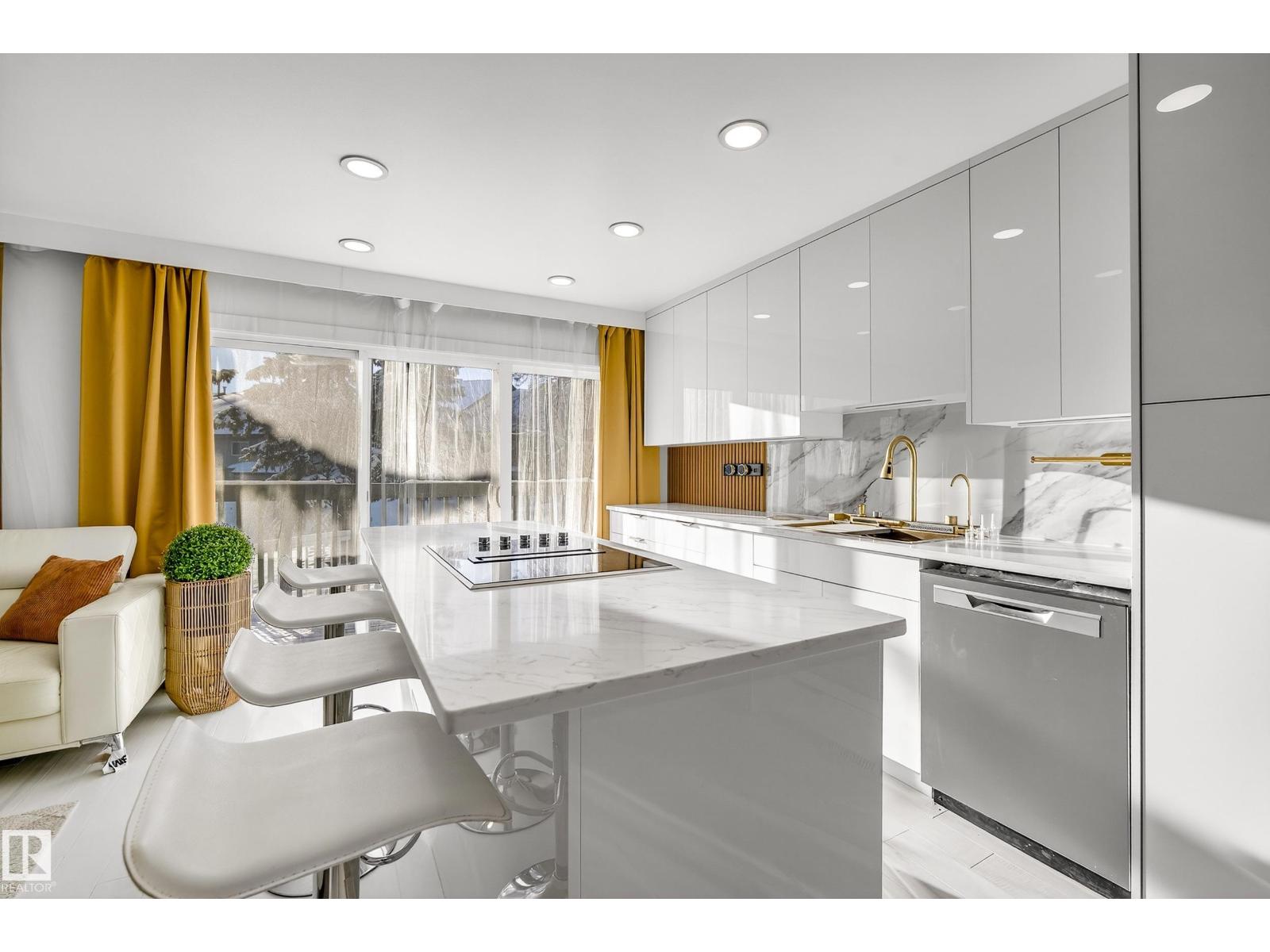 11a Meadowlark Vg Nw, Edmonton, Alberta  T4R 5X3 - Photo 4 - E4469439