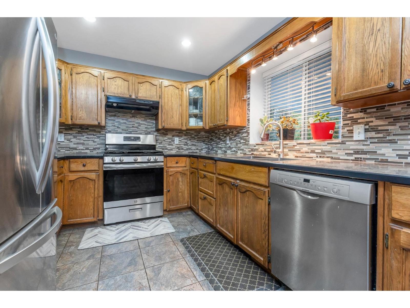 2989 Creekside Drive, Abbotsford, British Columbia  V2T 5K3 - Photo 11 - R3077563